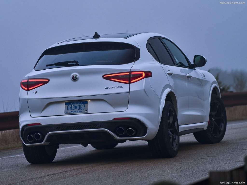 2018 Alfa Romeo Stelvio Quadrifoglio