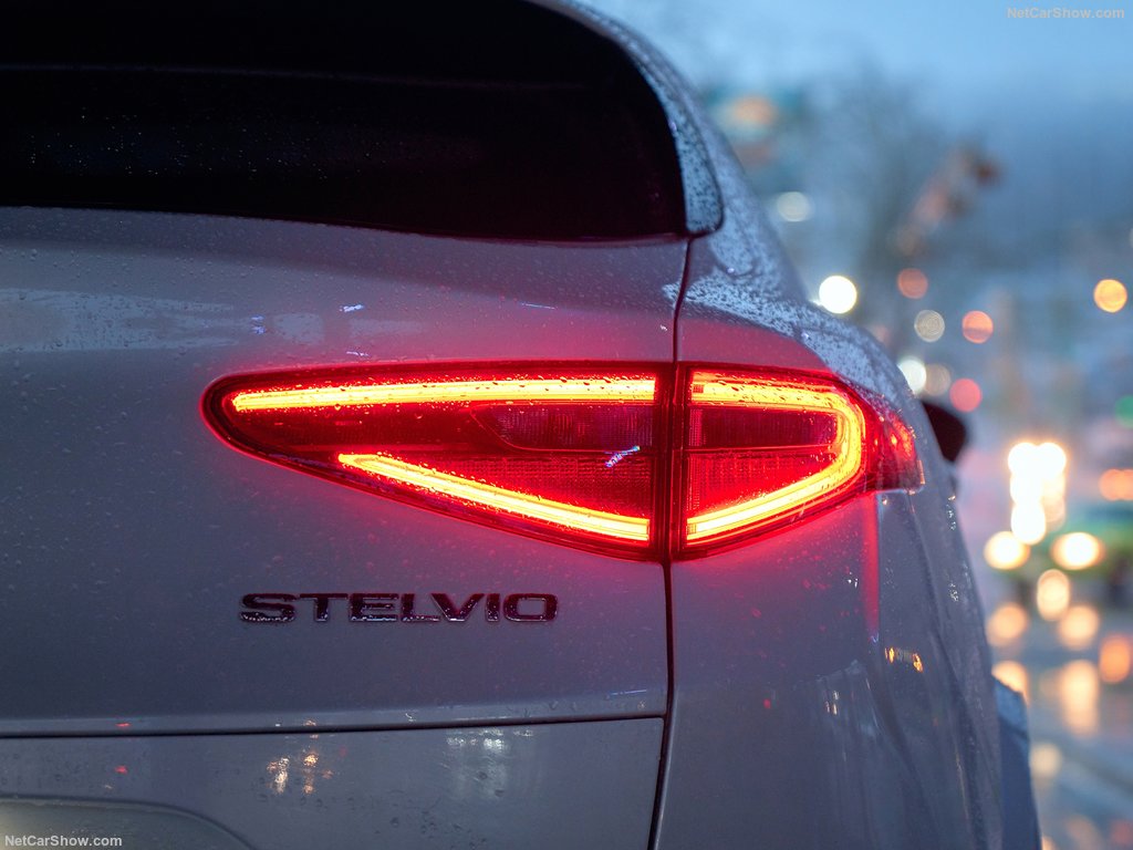 2018 Alfa Romeo Stelvio Quadrifoglio