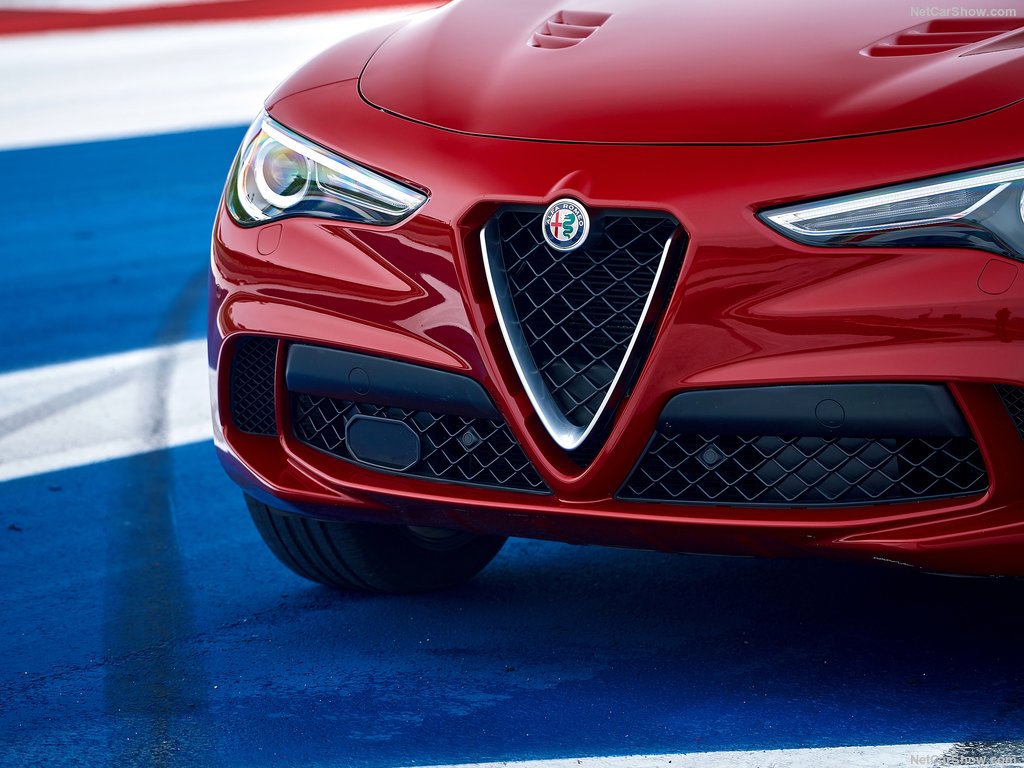 2018 Alfa Romeo Stelvio Quadrifoglio