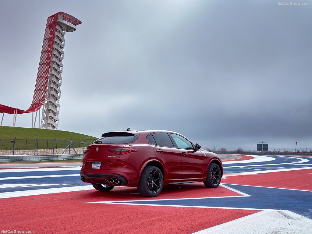 2018 Alfa Romeo Stelvio Quadrifoglio