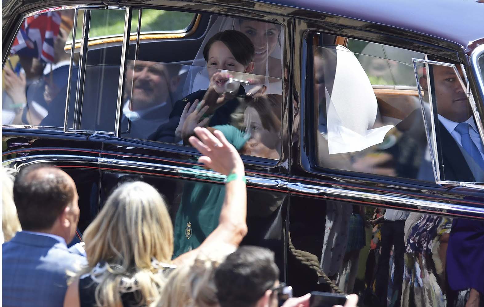 Prens Harry ve Meghan Markle evlendi