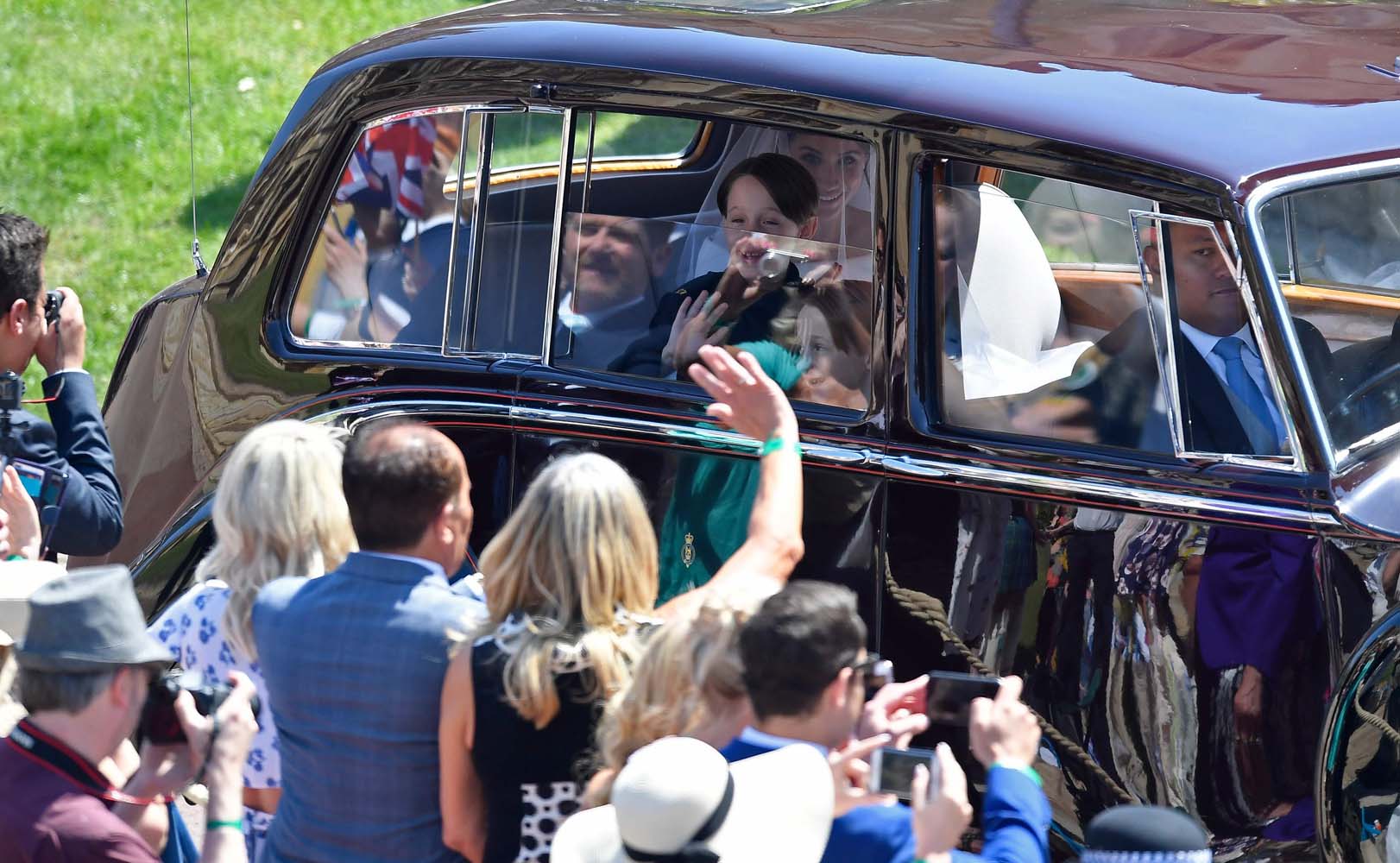 Prens Harry ve Meghan Markle evlendi