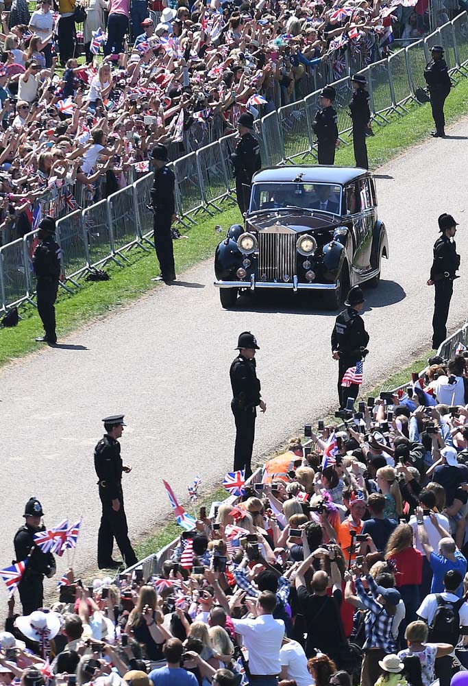 Prens Harry ve Meghan Markle evlendi