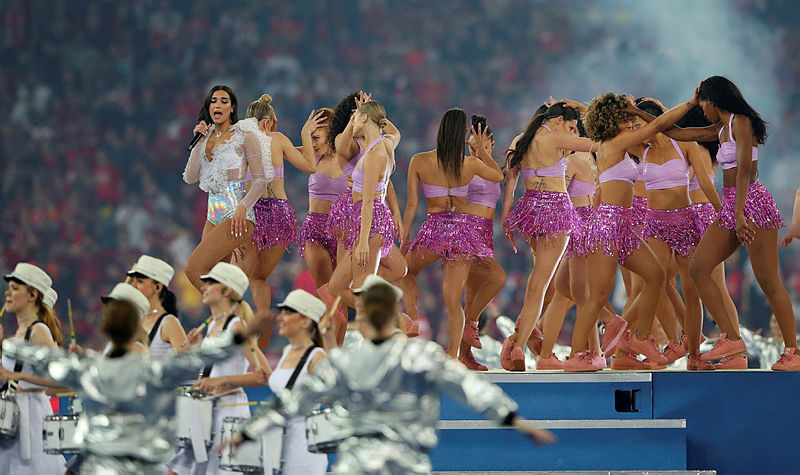 Dua Lipa Şampiyonlar Ligi finaline damga vurdu