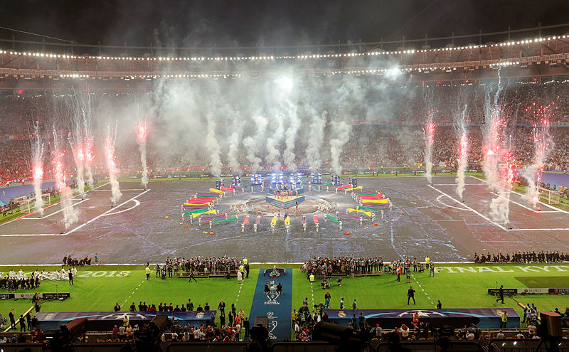 Dua Lipa Şampiyonlar Ligi finaline damga vurdu