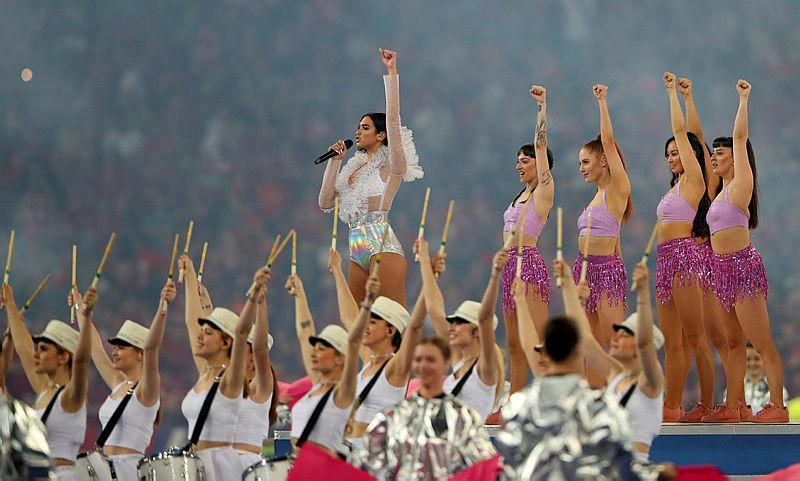 Dua Lipa Şampiyonlar Ligi finaline damga vurdu