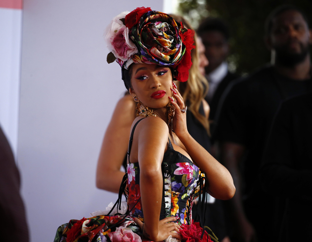 2018 Amerikan Müzik Ödülleri'nde kırmızı halı şıklığı