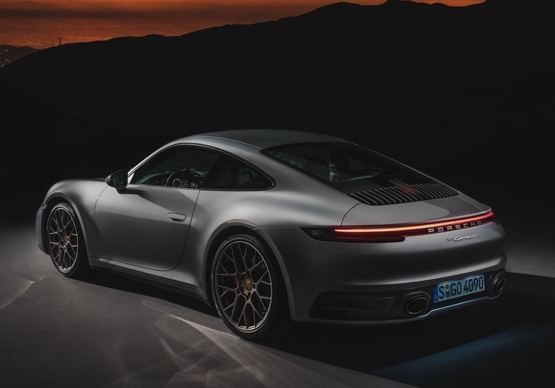 Yeni Porsche 911