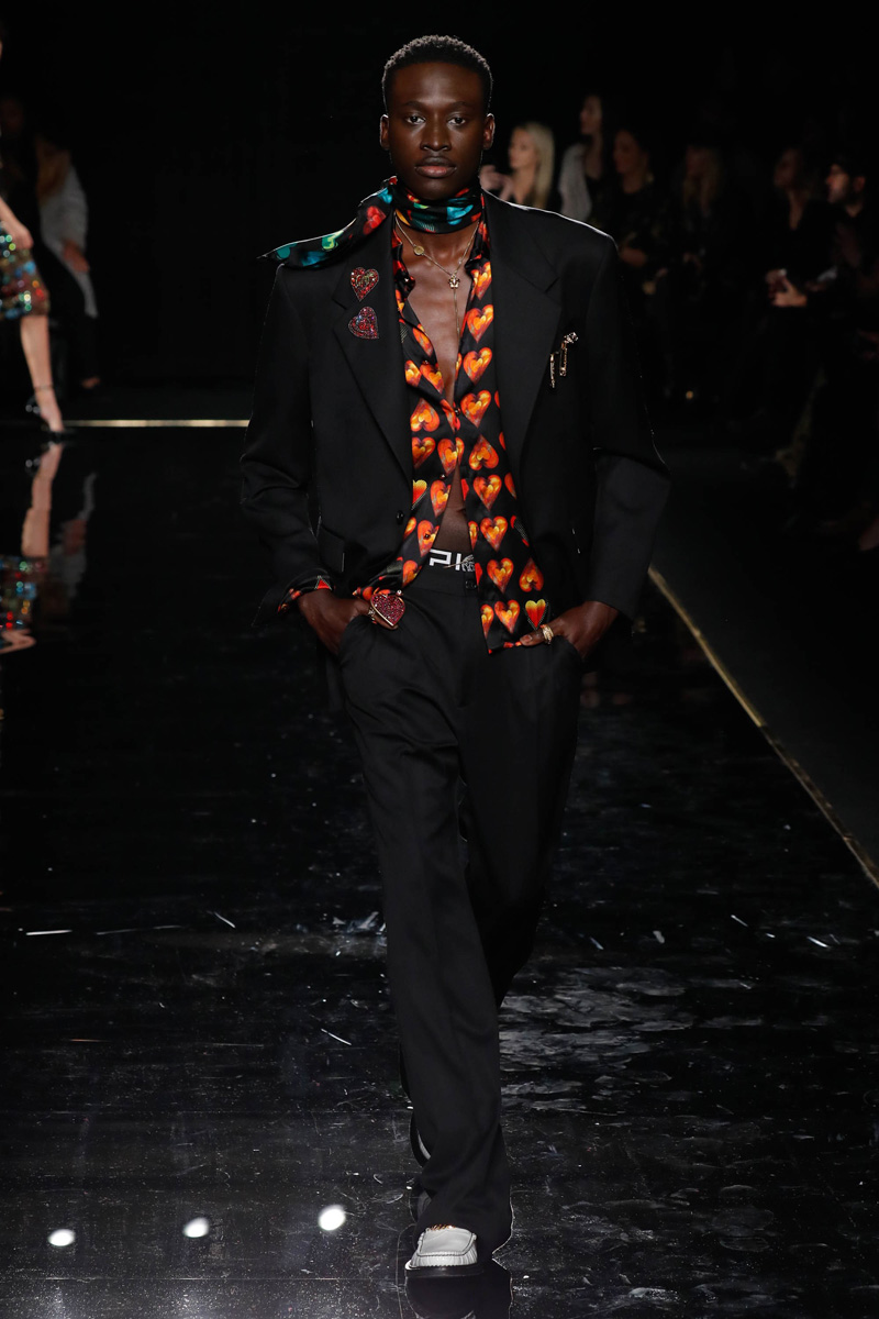 Versace Pre-Fall 2019'un öne çıkan erkek tasarımları