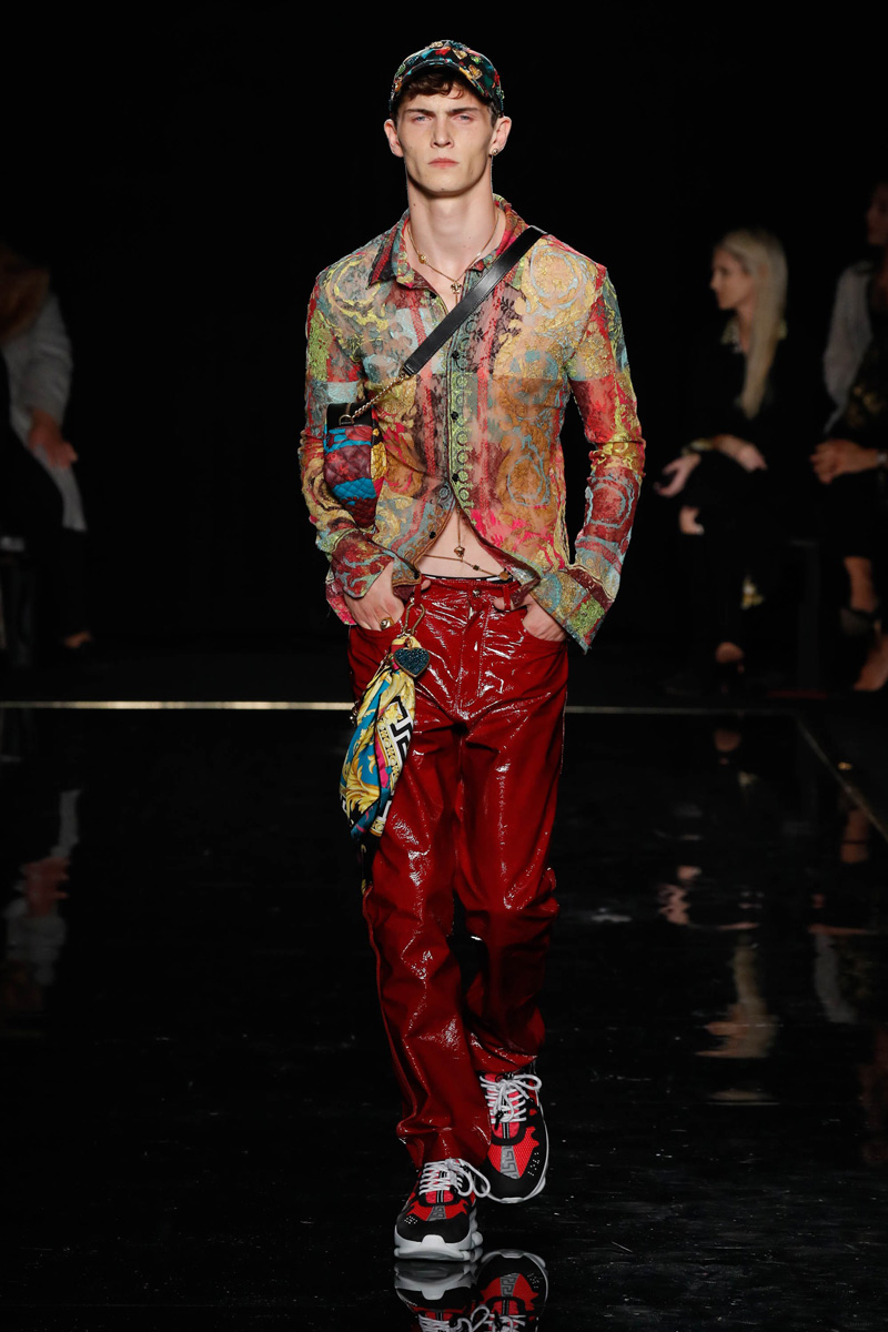 Versace Pre-Fall 2019'un öne çıkan erkek tasarımları