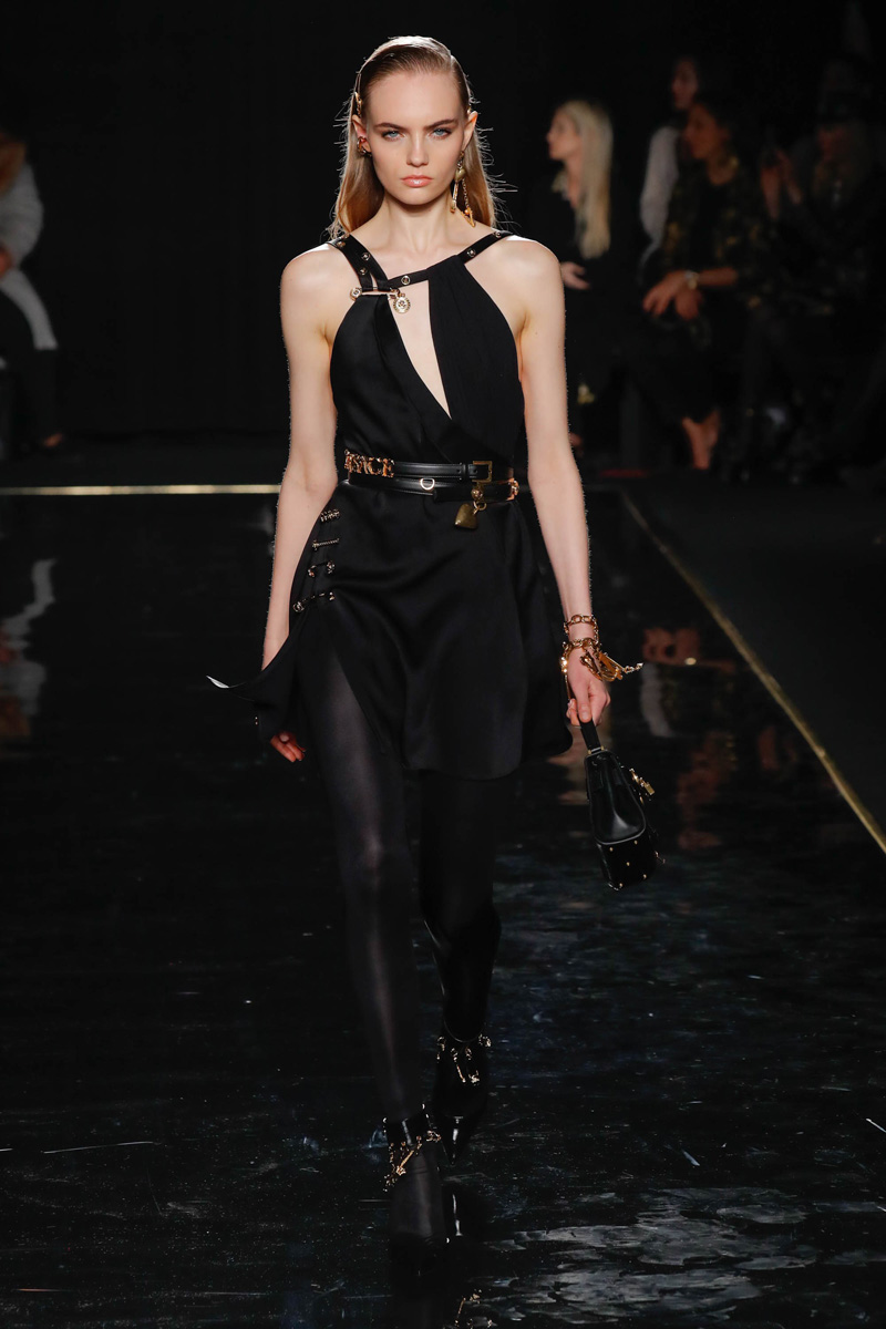 Versace Pre-Fall 2019'un öne çıkan erkek tasarımları