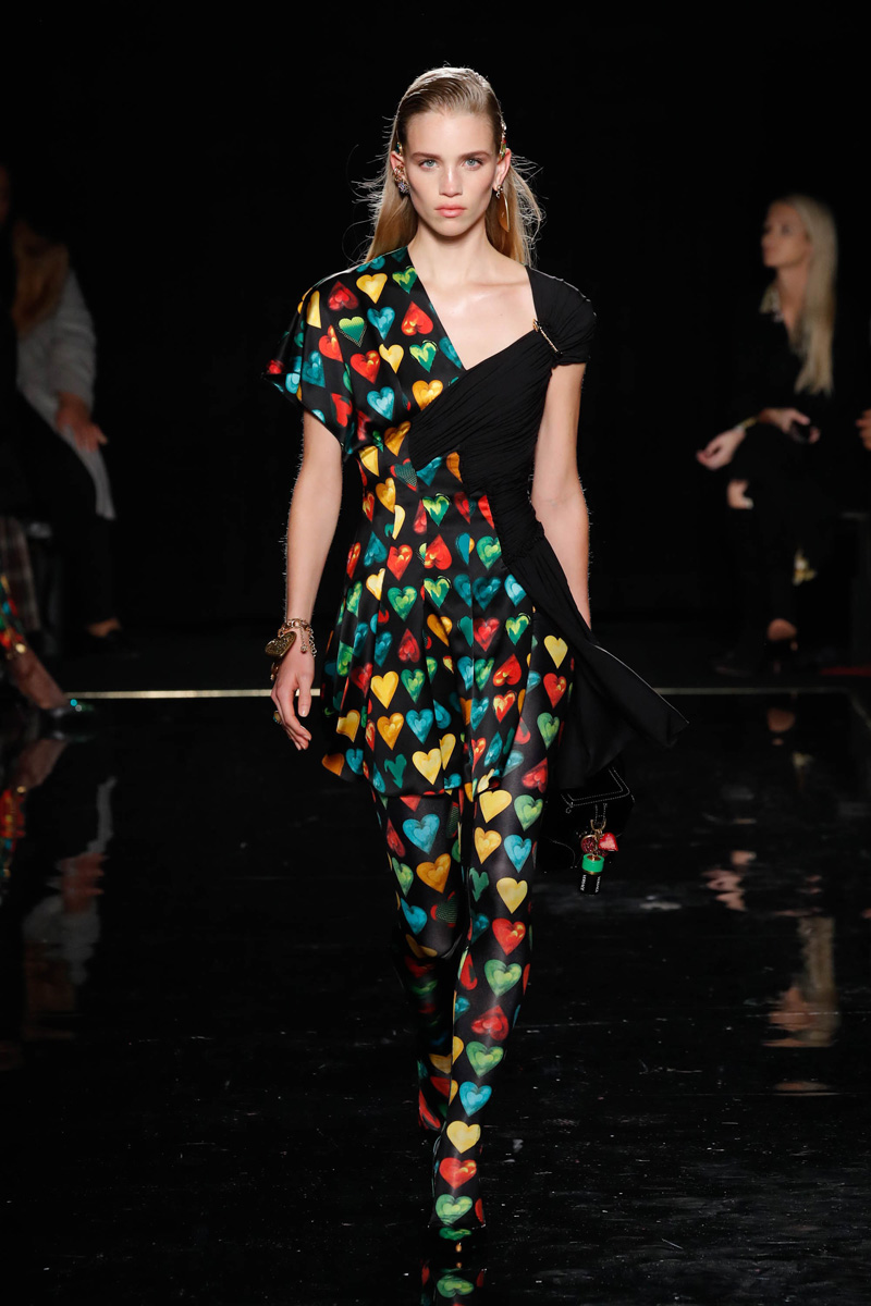 Versace Pre-Fall 2019'un öne çıkan erkek tasarımları