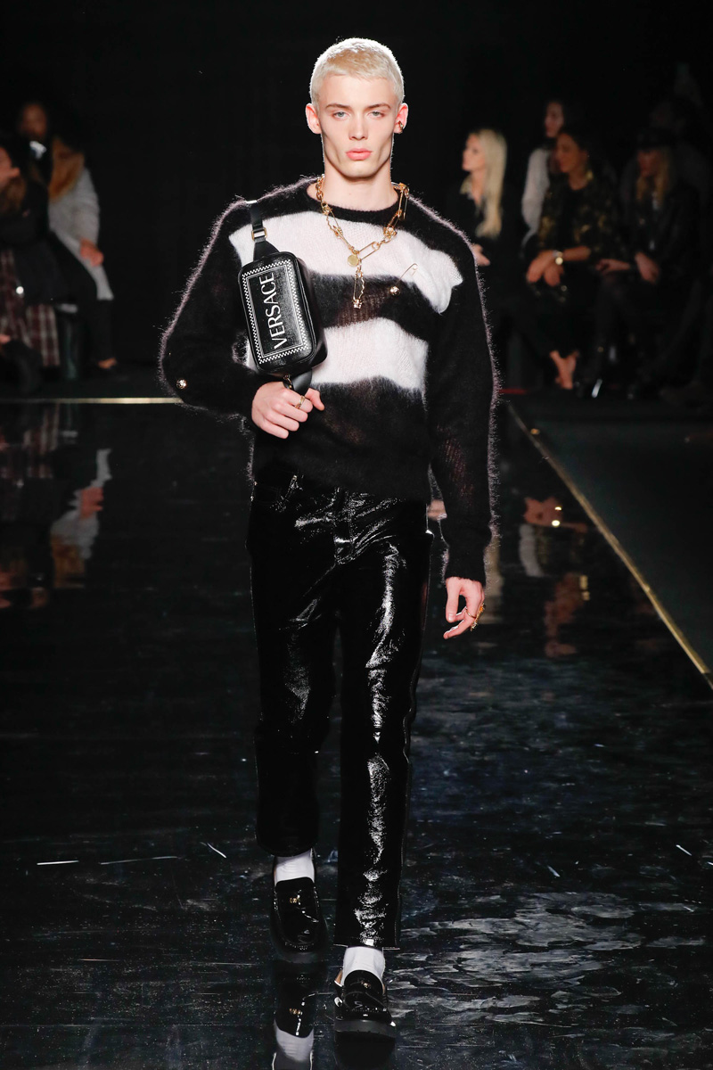 Versace Pre-Fall 2019'un öne çıkan erkek tasarımları