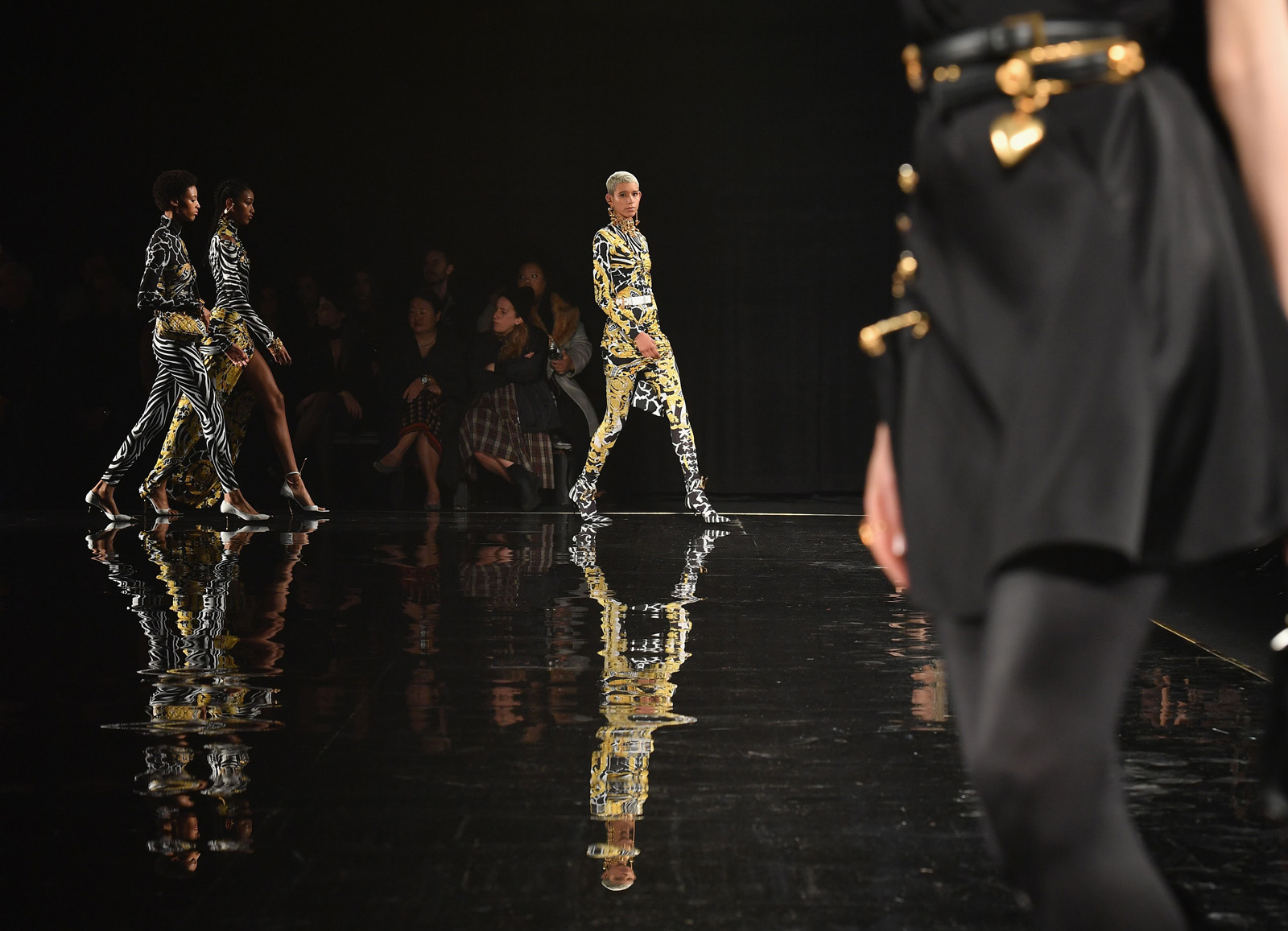 Versace Pre-Fall 2019'un öne çıkan erkek tasarımları