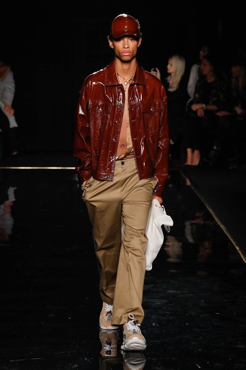 Versace Pre-Fall 2019'un öne çıkan erkek tasarımları