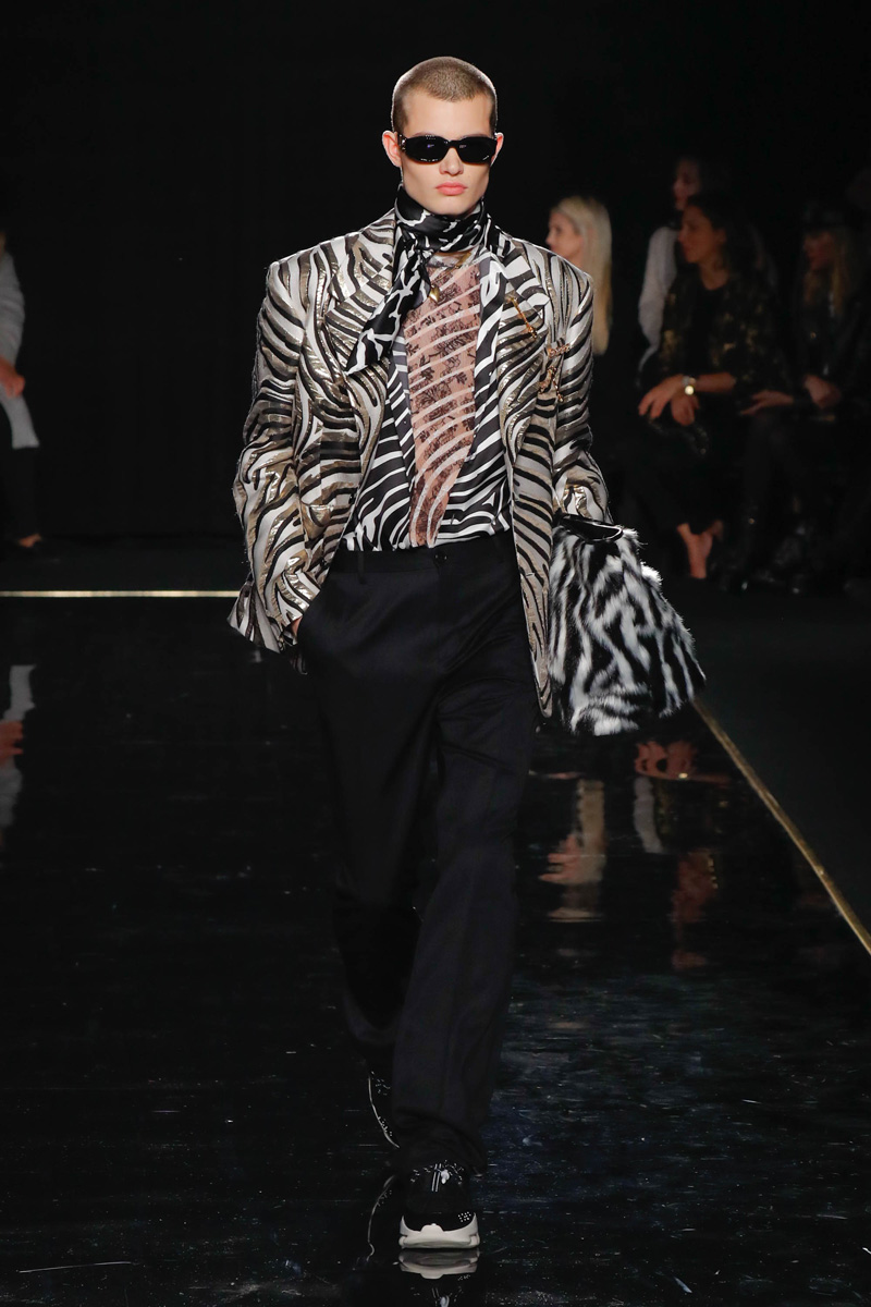 Versace Pre-Fall 2019'un öne çıkan erkek tasarımları