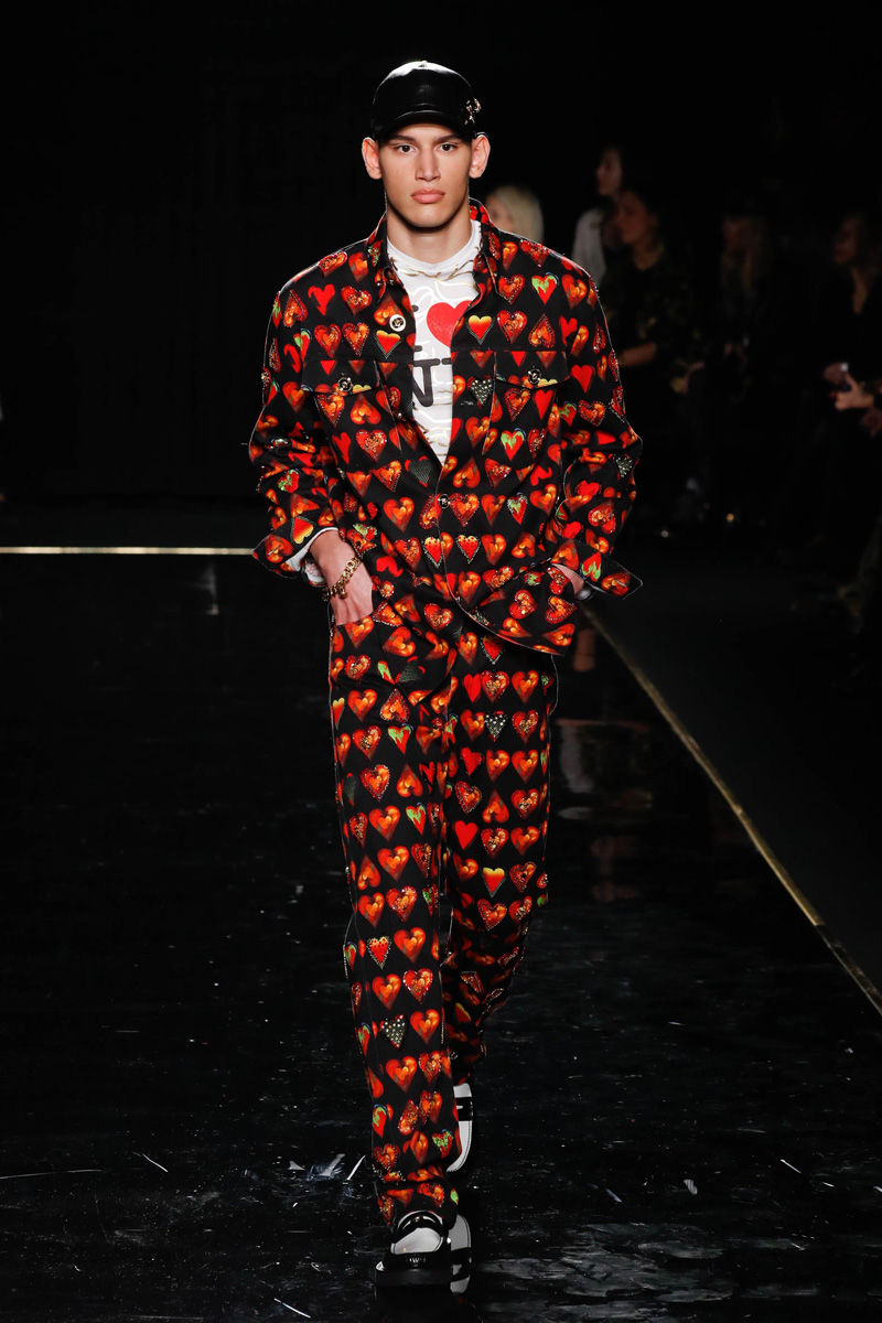 Versace Pre-Fall 2019'un öne çıkan erkek tasarımları