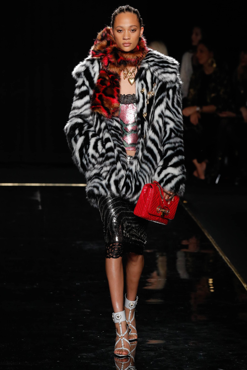 Versace Pre-Fall 2019'un öne çıkan erkek tasarımları