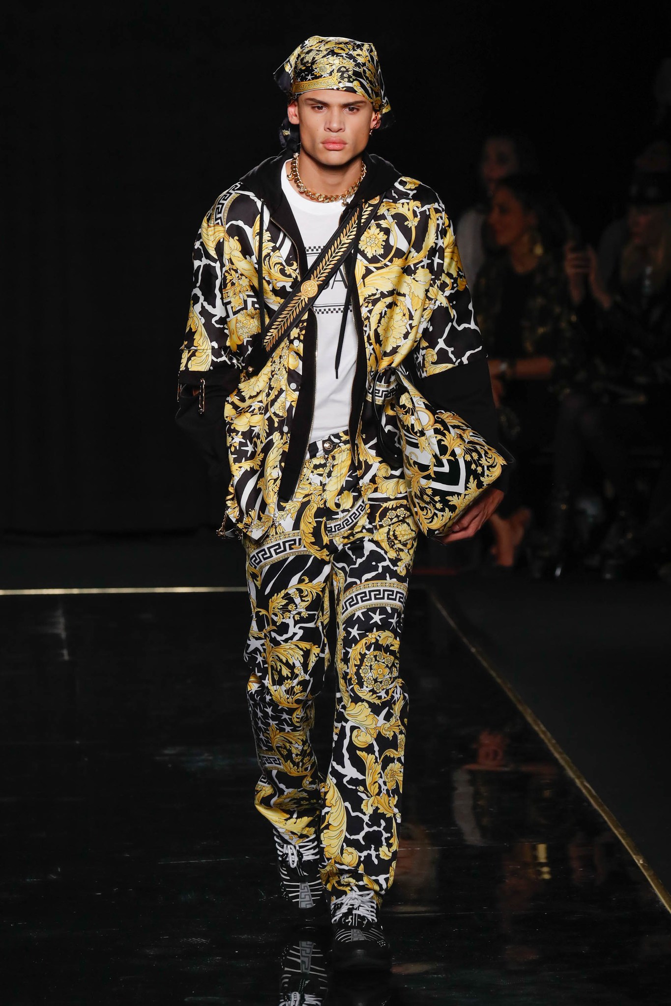 Versace Pre-Fall 2019'un öne çıkan erkek tasarımları