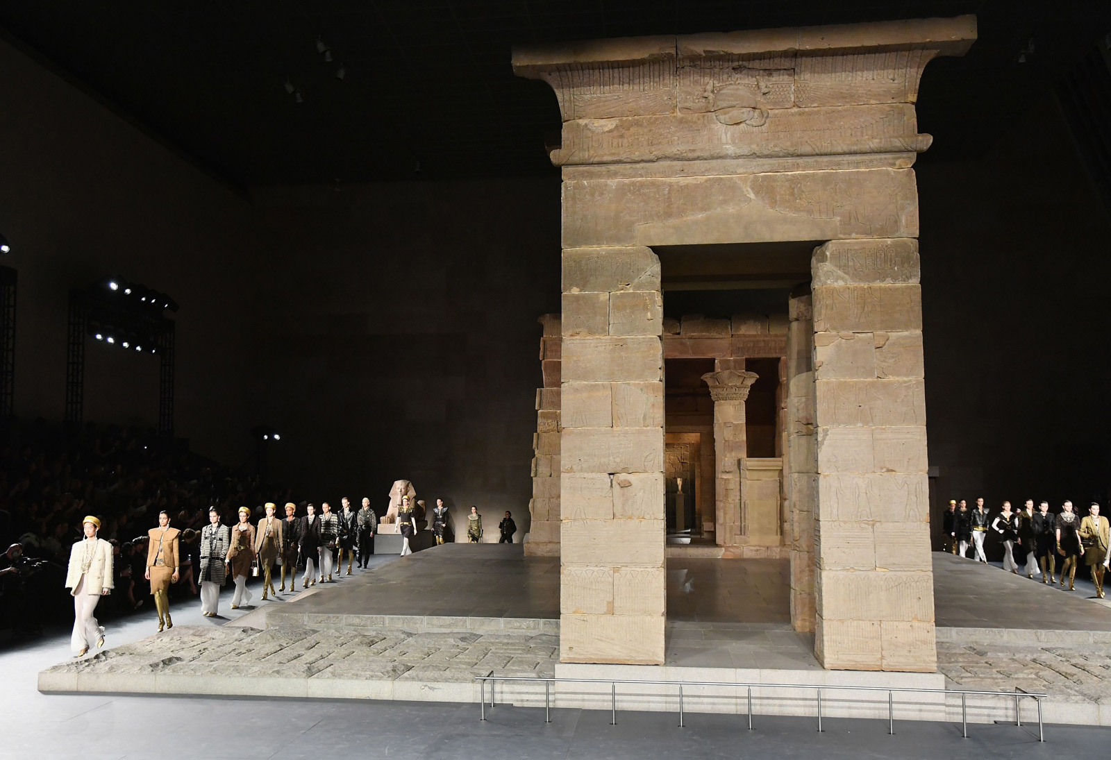 Chanel Metiers D'art 2018-19 defilesi