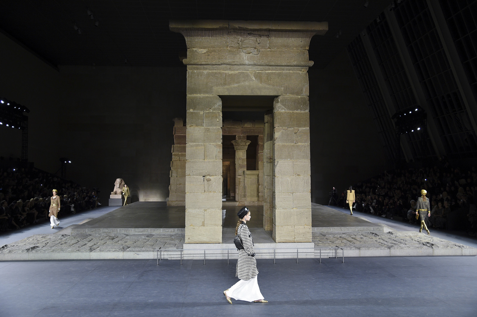 Chanel Metiers D'art 2018-19 defilesi