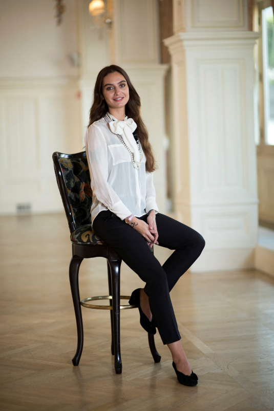 Sade ve Huzurlu: Birce Akalay