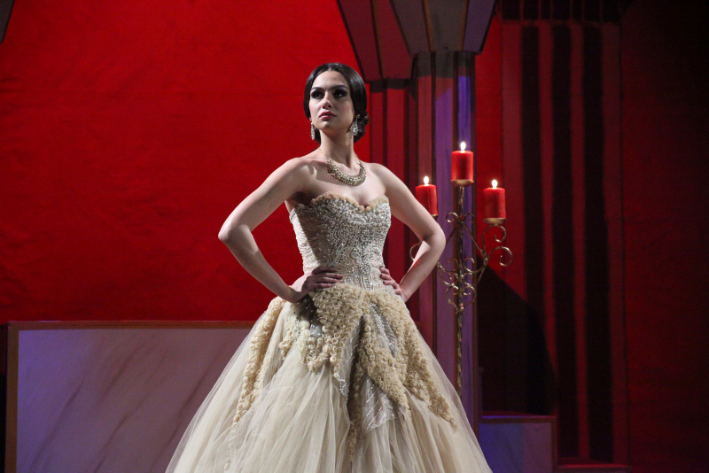 Sade ve Huzurlu: Birce Akalay