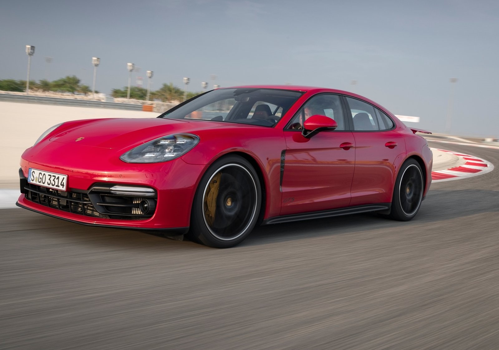 ESQ. Otomobil: Panamera GTS & GTS Spor Turismo