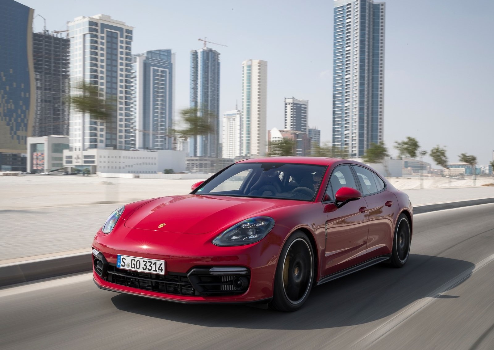 ESQ. Otomobil: Panamera GTS & GTS Spor Turismo