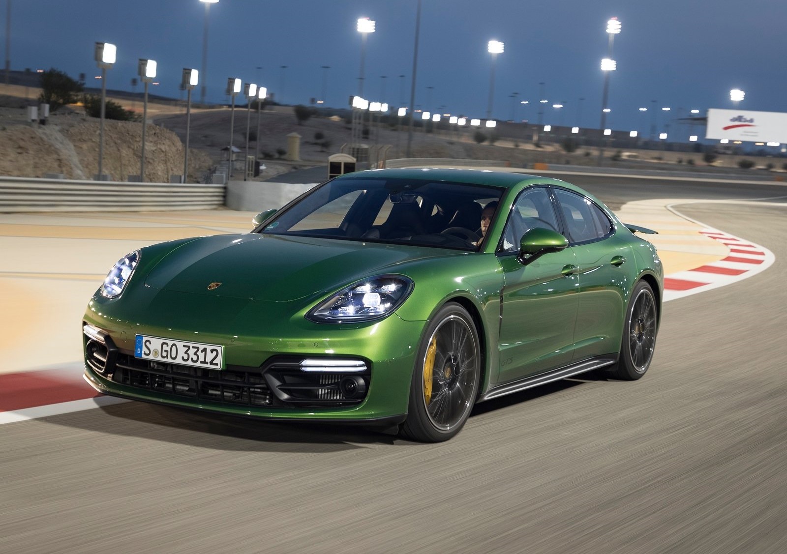ESQ. Otomobil: Panamera GTS & GTS Spor Turismo