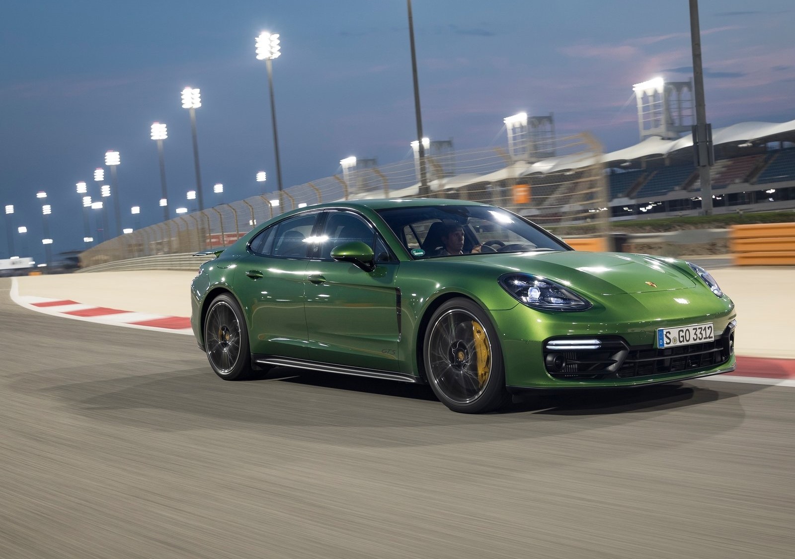 ESQ. Otomobil: Panamera GTS & GTS Spor Turismo