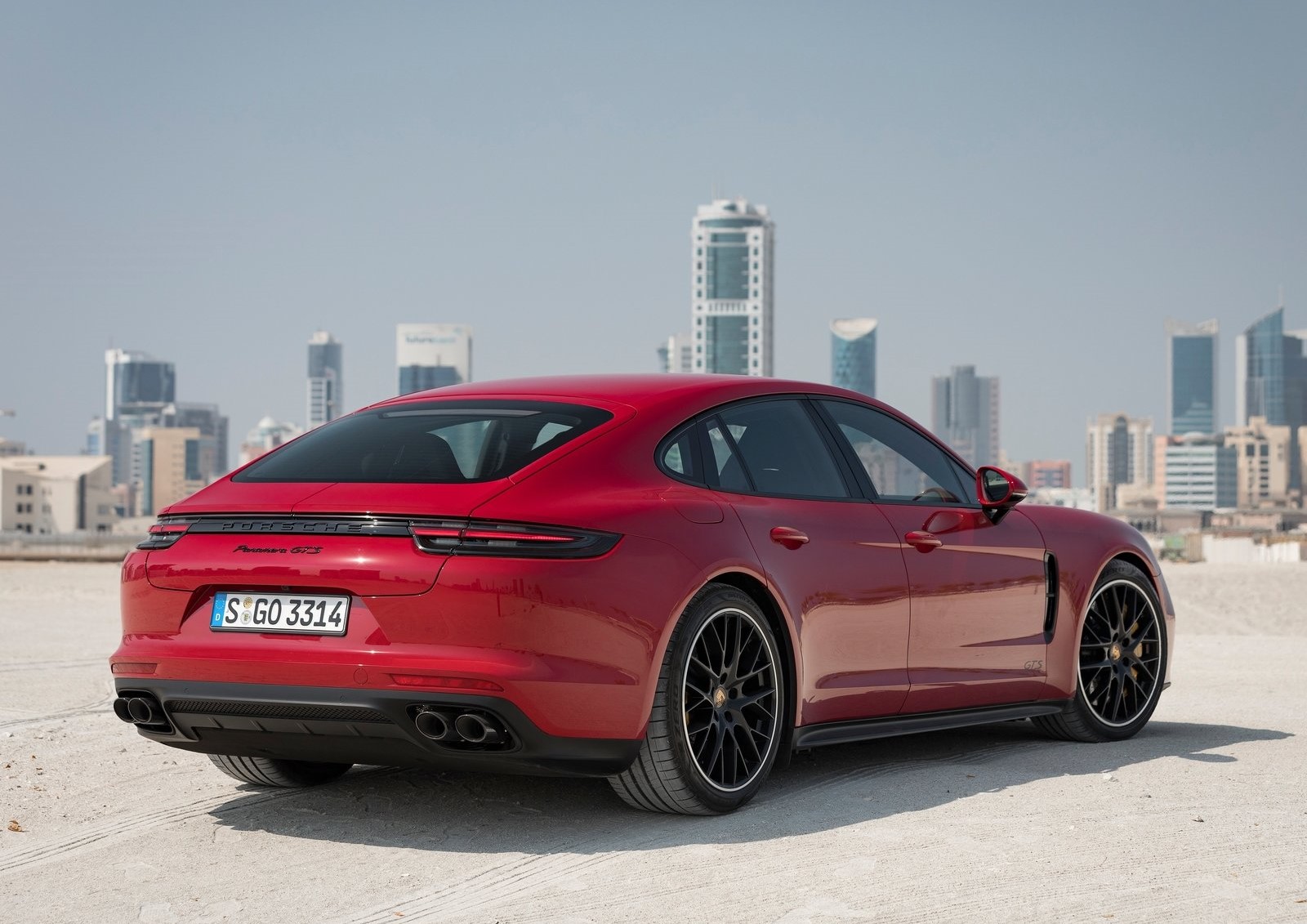 ESQ. Otomobil: Panamera GTS & GTS Spor Turismo