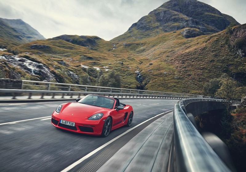 Yeni Porsche: 718 Boxter T ve Cayman T