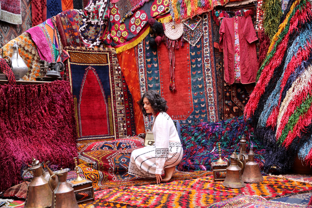 Turistlerin son gözdesi: Halılı han!