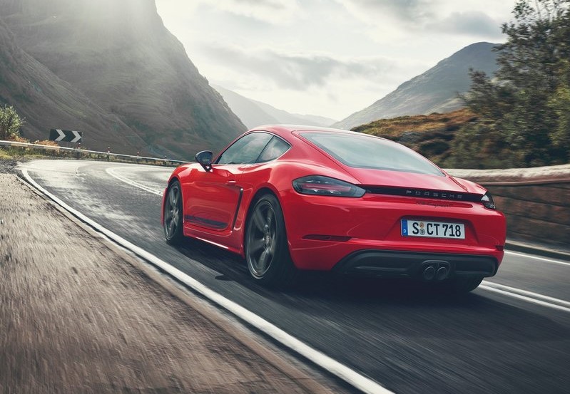 Yeni Porsche: 718 Boxter T ve Cayman T