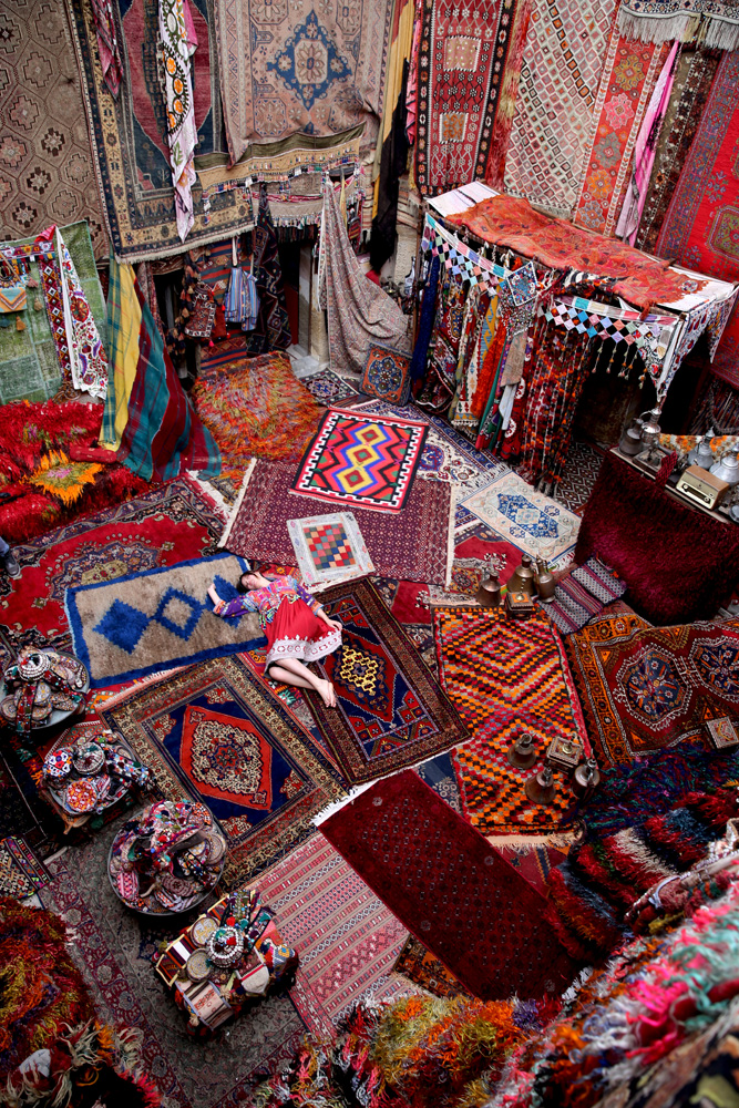 Turistlerin son gözdesi: Halılı han!