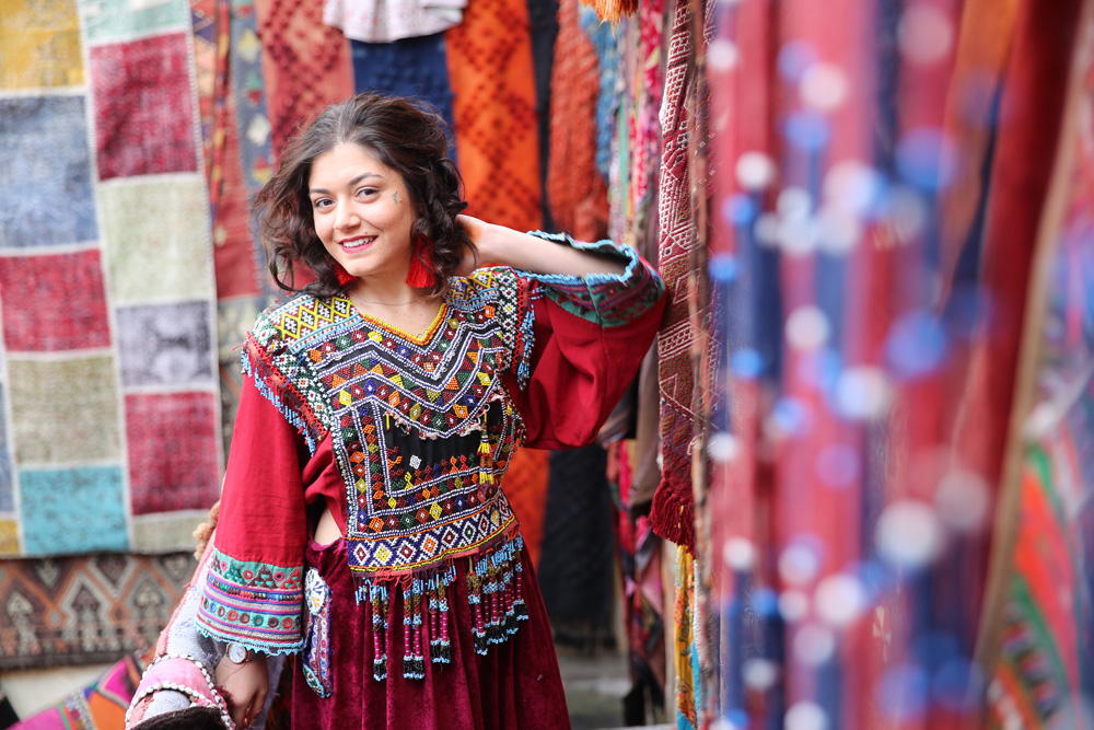 Turistlerin son gözdesi: Halılı han!