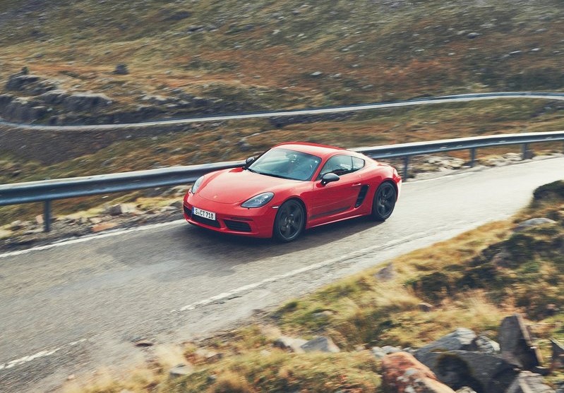 Yeni Porsche: 718 Boxter T ve Cayman T