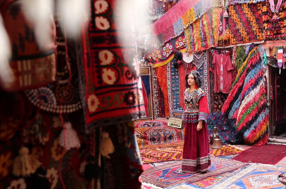 Turistlerin son gözdesi: Halılı han!