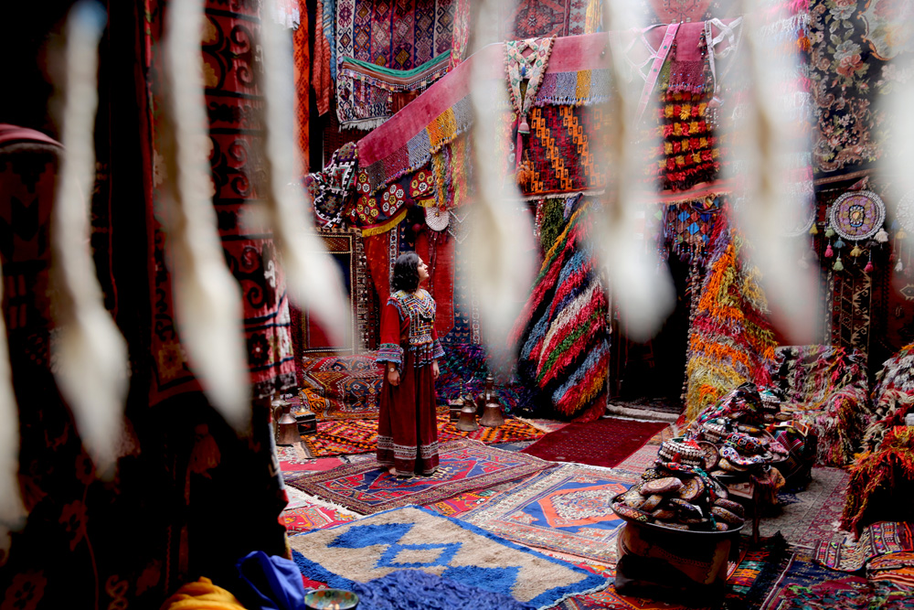 Turistlerin son gözdesi: Halılı han!