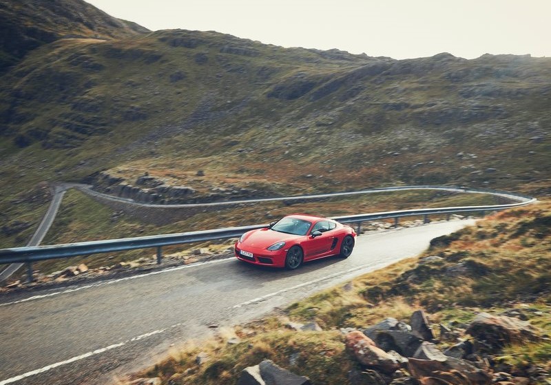 Yeni Porsche: 718 Boxter T ve Cayman T