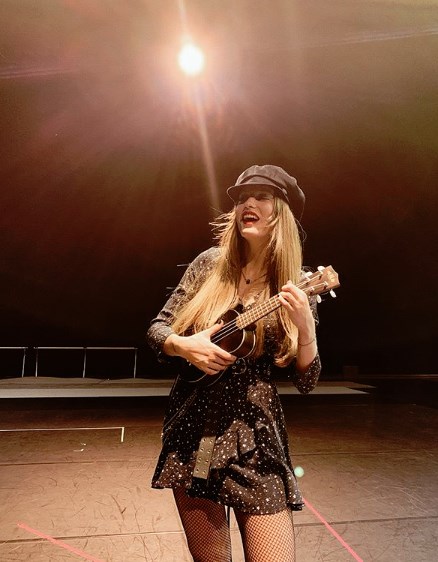 Serenay Sarıkaya, Alice Harikalar Diyarında müzikaline hazırlanıyor