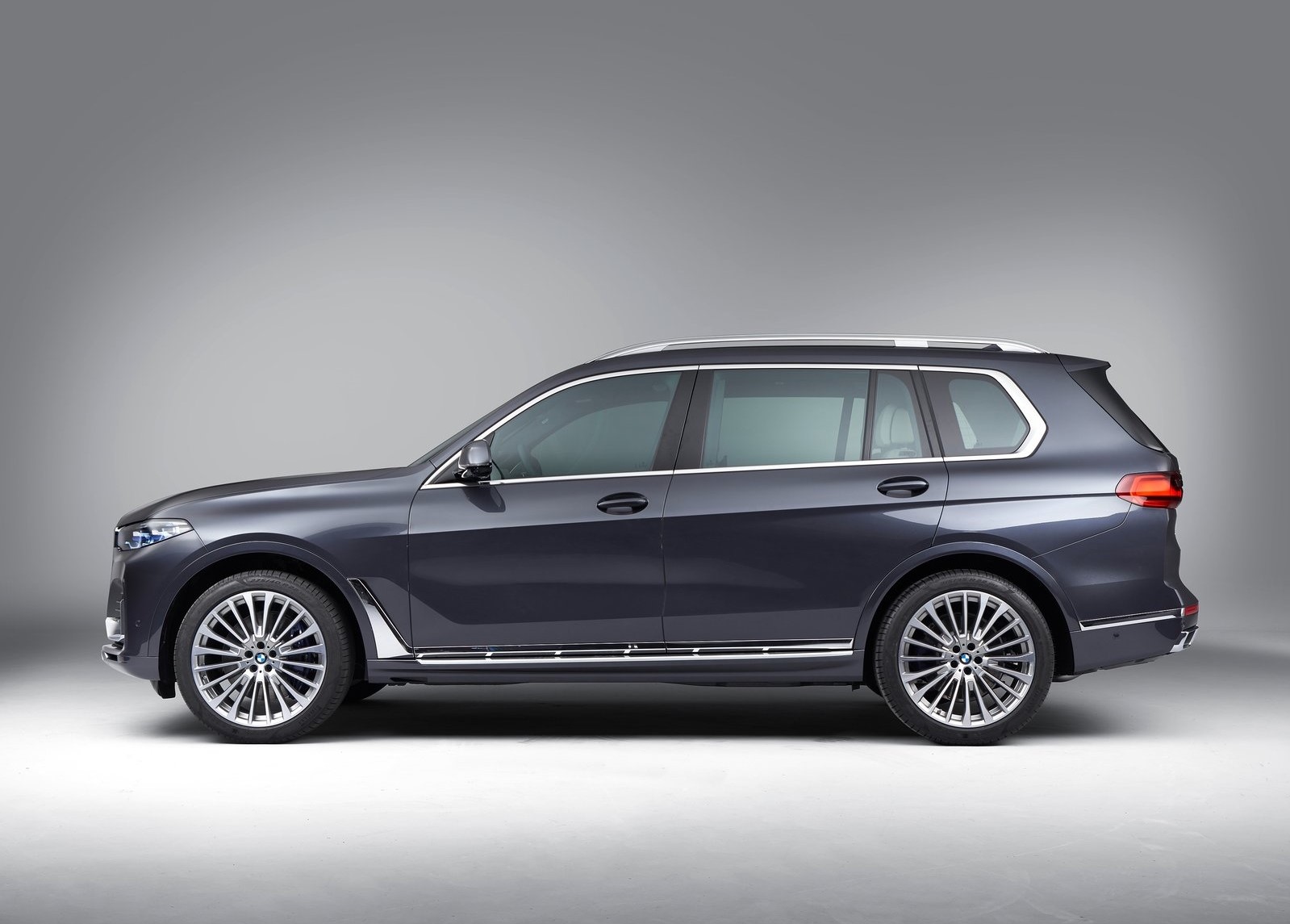 ESQ. Otomobil: BMW X7
