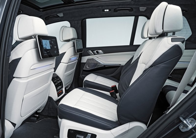 ESQ. Otomobil: BMW X7