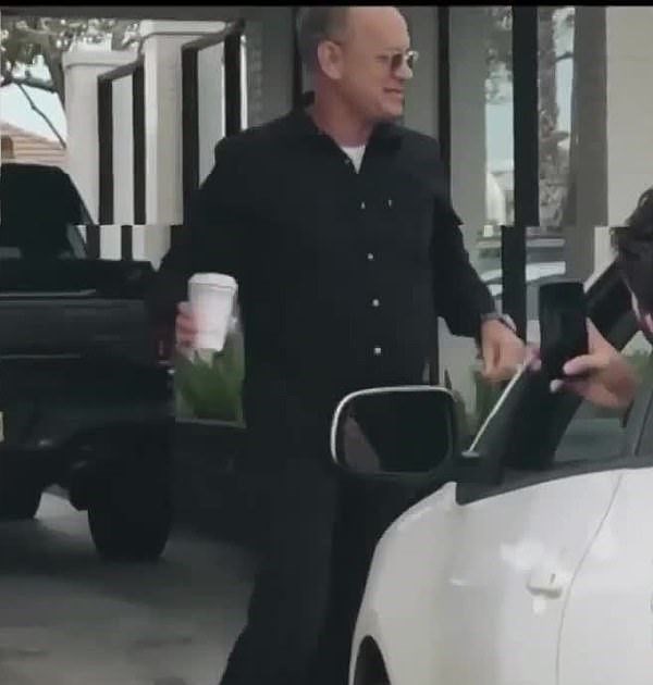 Tom Hanks restorandaki herkese yemek ısmarladı