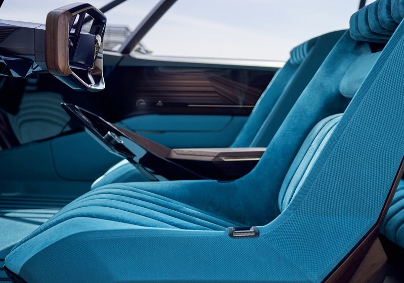 Peugeot’un Vizyonu; e-Legend Concept