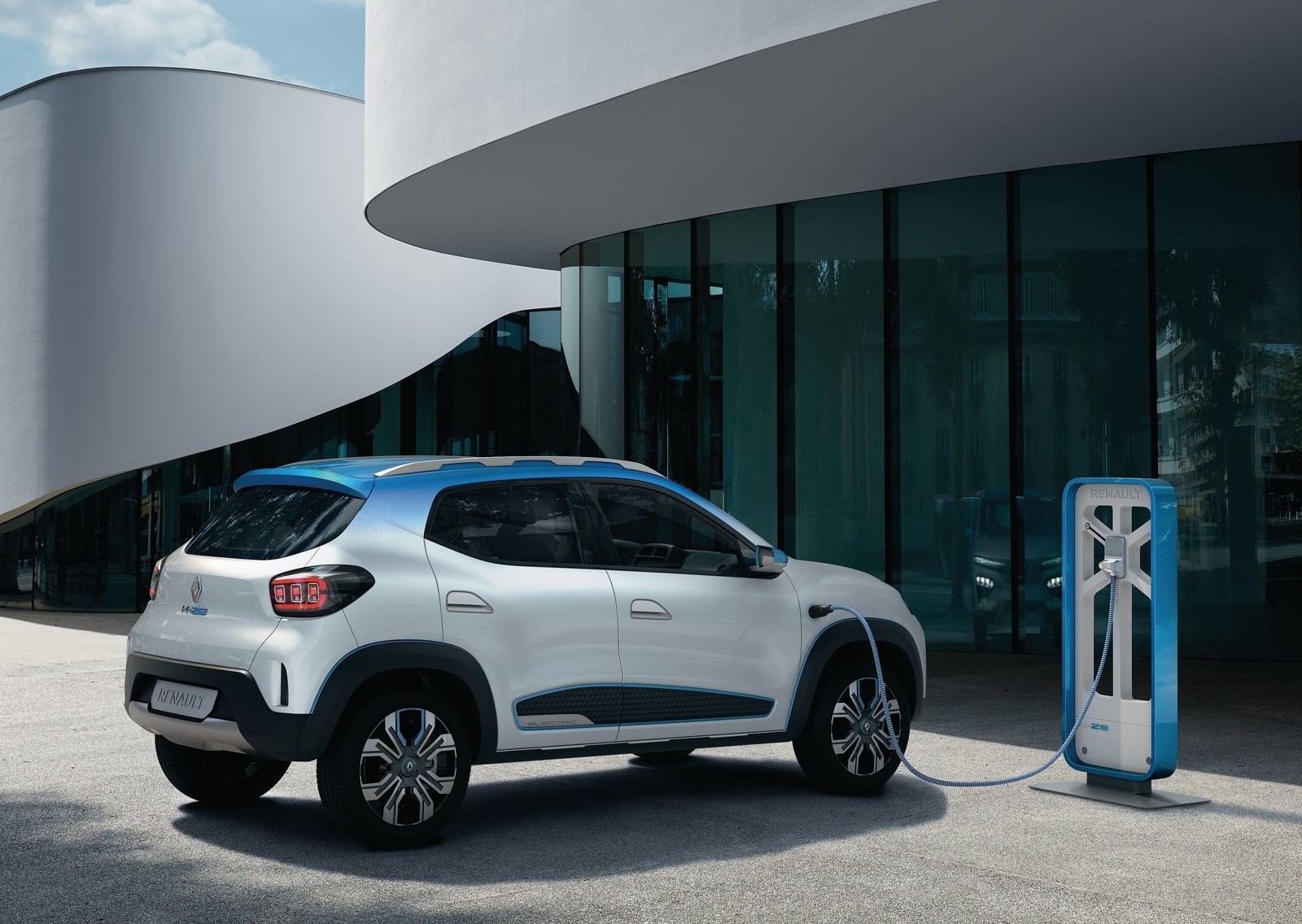 Güçlü Adımlar: Renault K-ZE ve AEXM