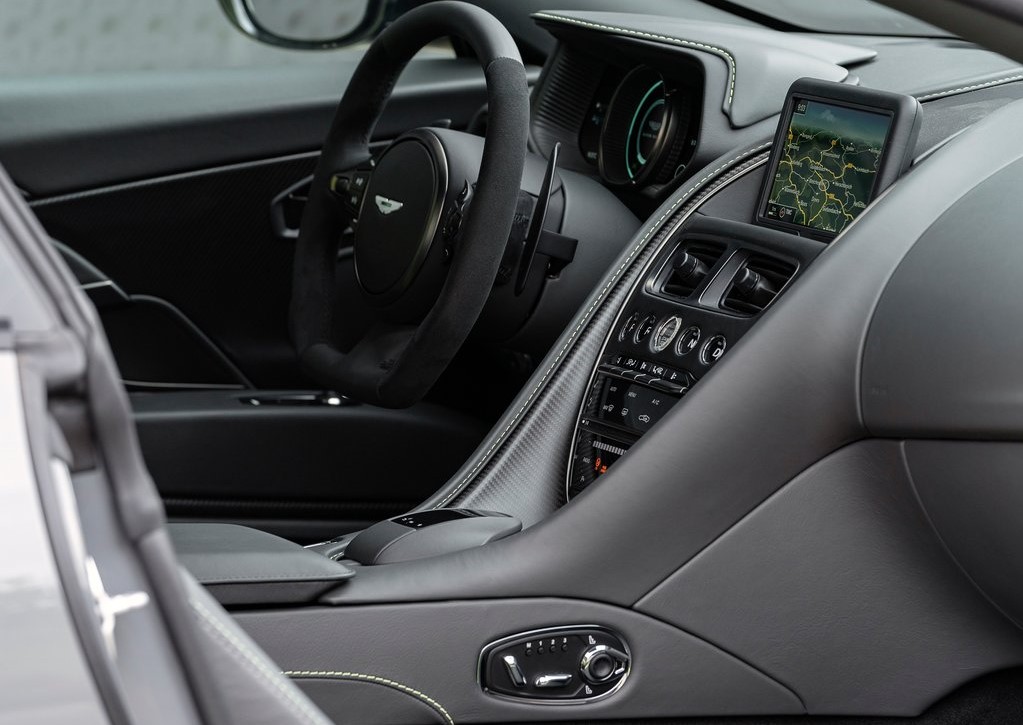 İlk bakış: Aston Martin DB11 AMR