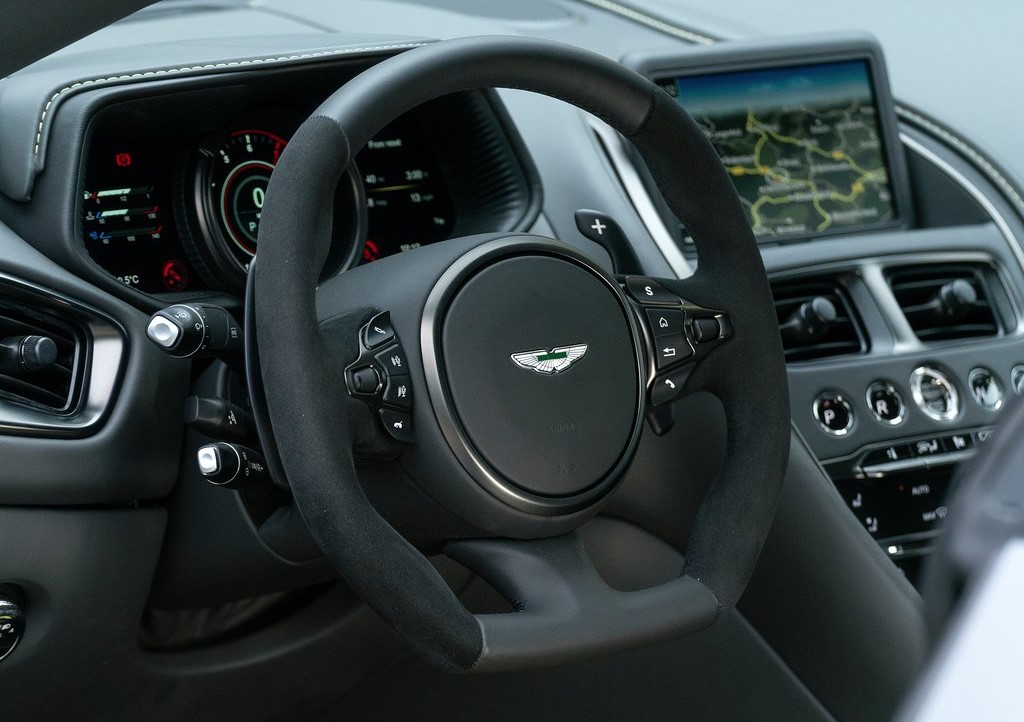 İlk bakış: Aston Martin DB11 AMR