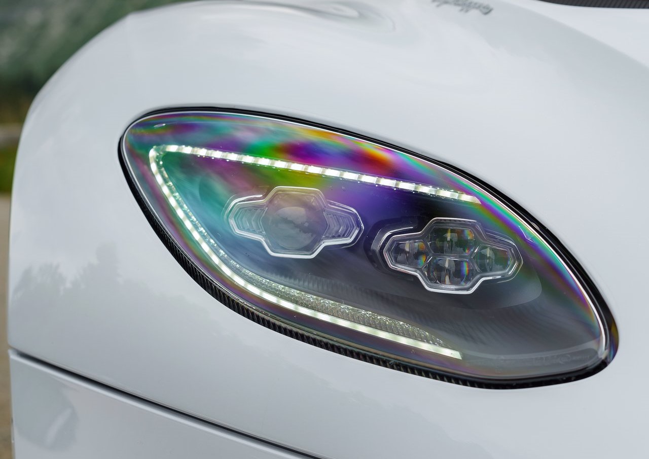 Yakın temas: Aston Martin DBS Superleggera